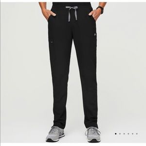Figs: Yola Skinny Scrub Pants